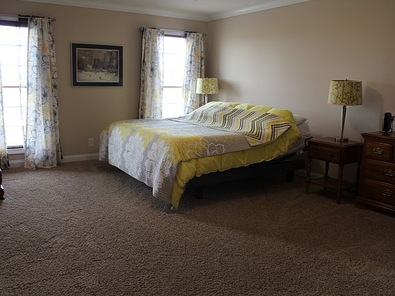 4th image of 1860 Apache Way