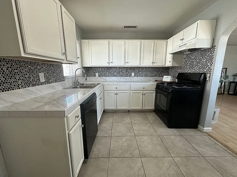 101 Beech St #A — Photo 14
