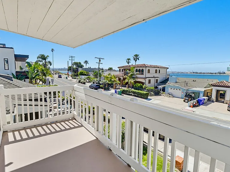3731 Riviera Dr — Photo 7
