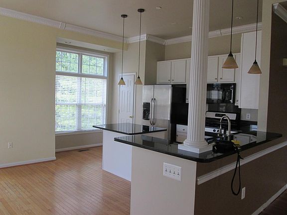 3rd image of 415 Ashford Ln