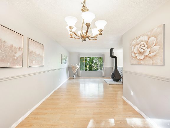 4th image of 20022 Grade Cres