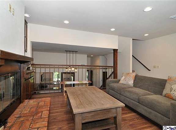 4th image of 1737 Peyton Ave APT A