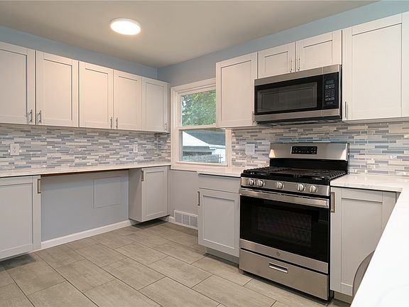 4th image of 4303 Longwood Ave