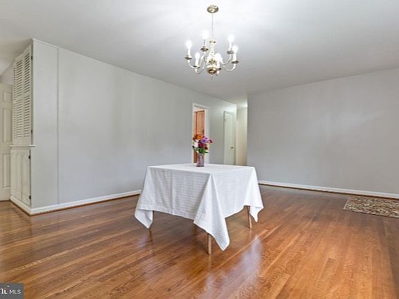5th image of 7017 Forest View Dr