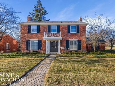 595 Thorn Tree Rd, Grosse Pointe Woods, MI, 48236