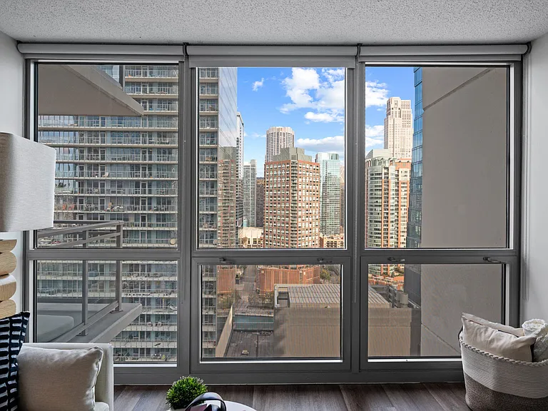 Floor-to-Ceiling Windows at Shoreham and Tides in Chicago, IL