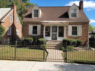 10055 S Oglesby Ave, Chicago, IL, 60617