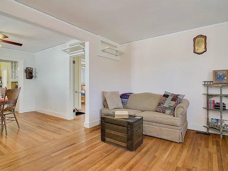 1004 Murphy St — Photo 3