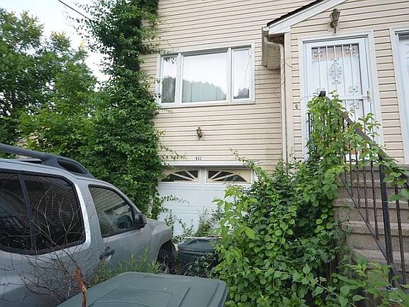 4th image of 1682 Reservoir Ave