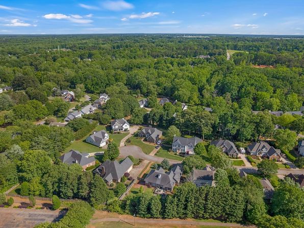 215 Sun Garden Ct, Greenville, SC 29615