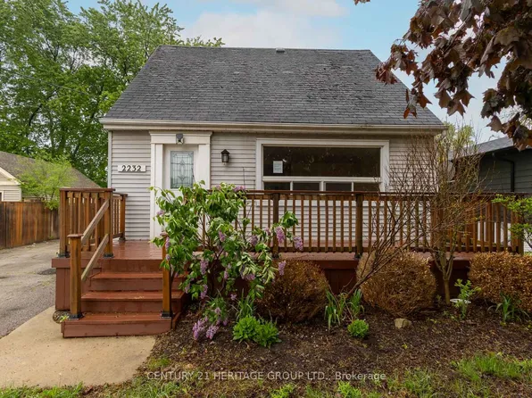 2232 Queensway Dr, Burlington, ON L7R 3T1