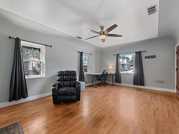 4th image of 55 Manning Ave