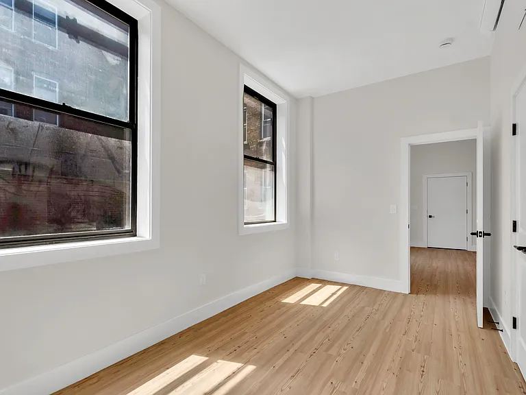 472 Main St — Photo 9
