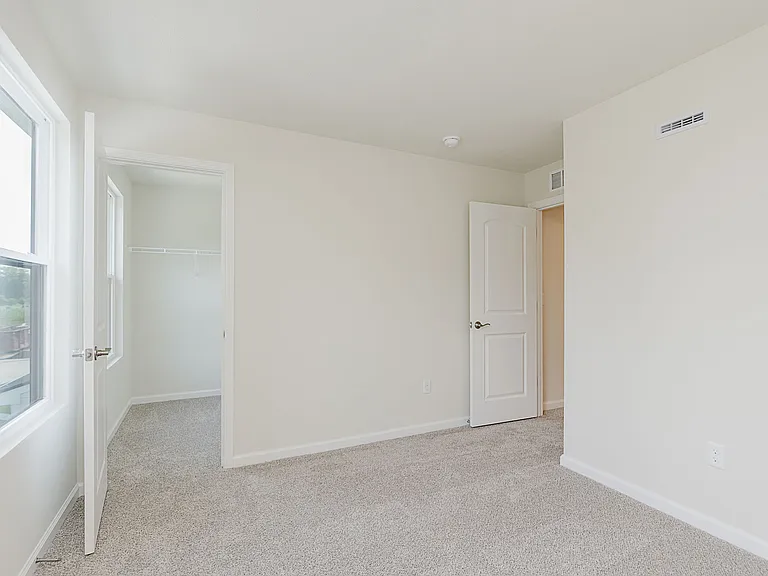 9701 Oleander Dr — Photo 35
