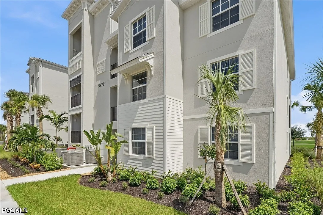 2 bed, 2.0 bath, 1301 sqft, $2,150 — Photo 1
