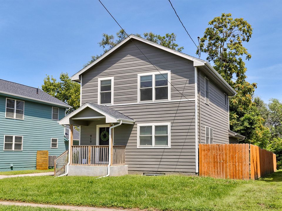 1st image of 919 SE 9th St