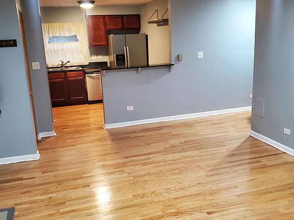3rd image of 7407 N Winchester Ave APT 101