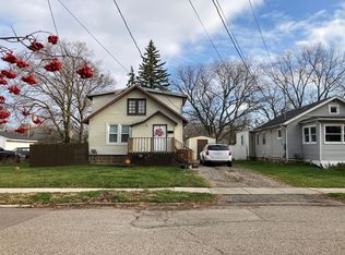 904 Clayton St, Lansing, MI 48915