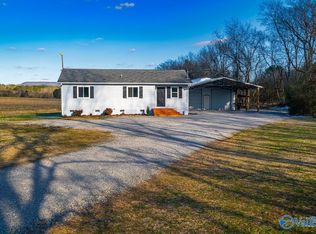 535 Berry Hollow Rd, Gurley, AL 35748