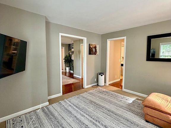 5th image of 409 W 6th St