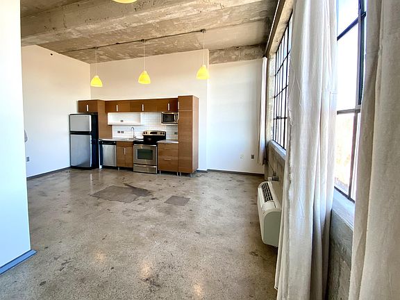 3rd image of 200 W Jackson Ave #505
