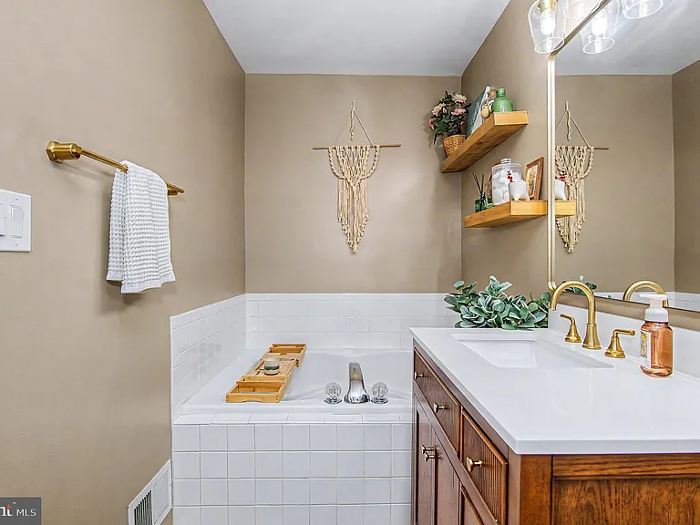 510 Lilac Ter NE — Photo 23