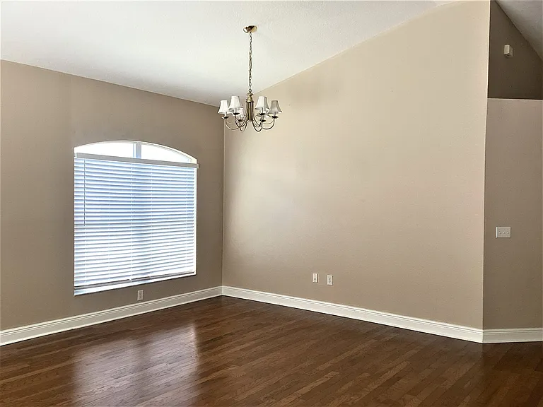 25008 Hyde Park Blvd — Photo 6