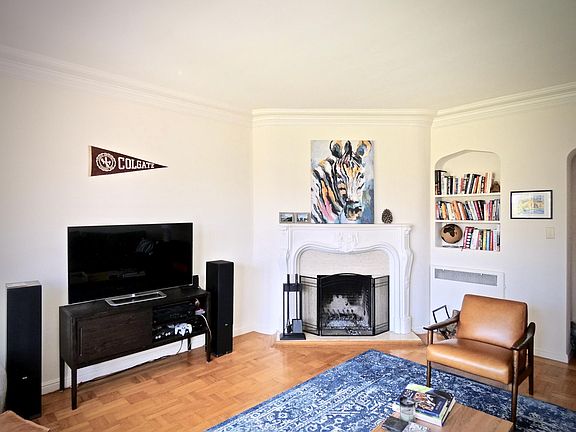 4th image of 2235 Laguna St APT 401