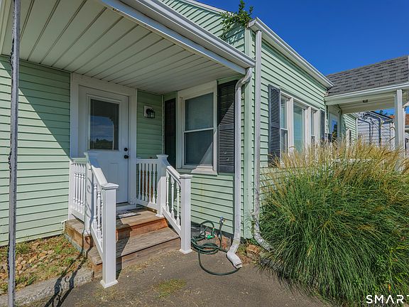 4th image of 19 East Maple Street
