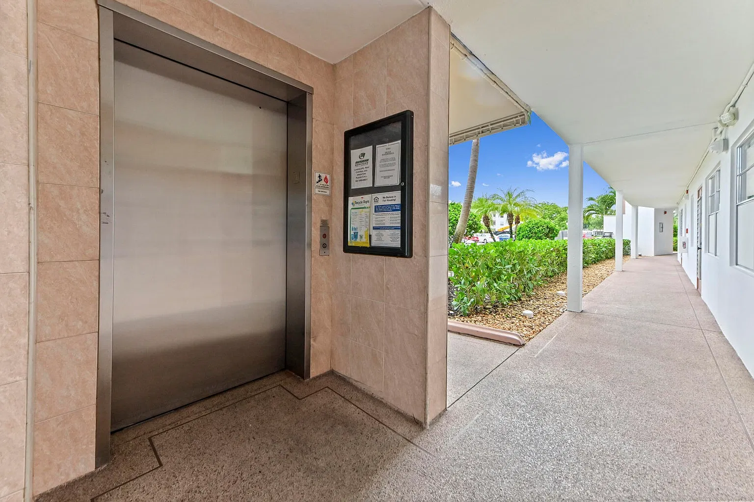 2 bed, 896 sqft, $2,300 — Photo 2