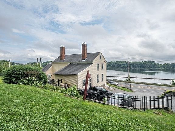 2nd image of 231 Lakeside Ave