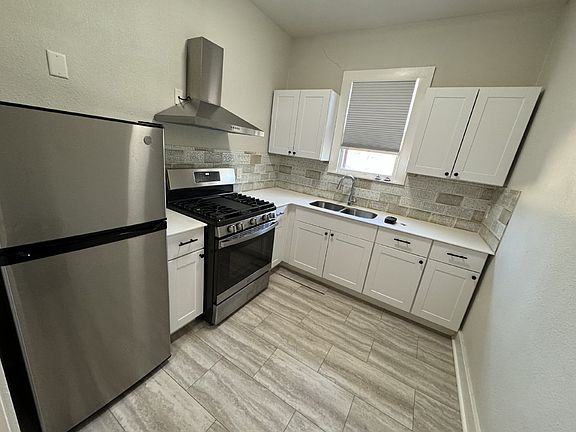 2nd image of 407 E Locust St APT 8