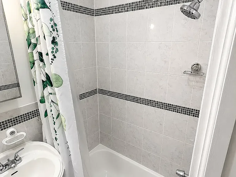 992 Hart St #2B — Photo 3