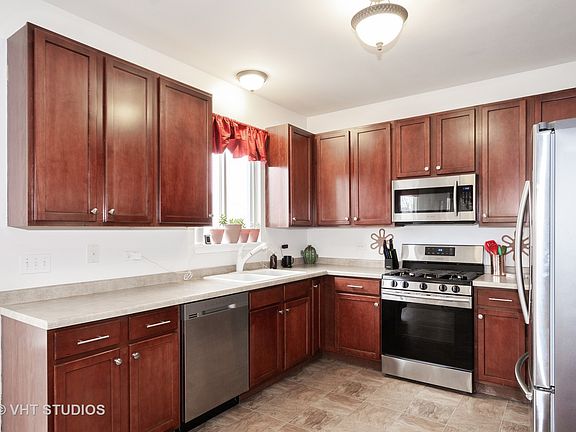 3rd image of 7413 Fordham Ln