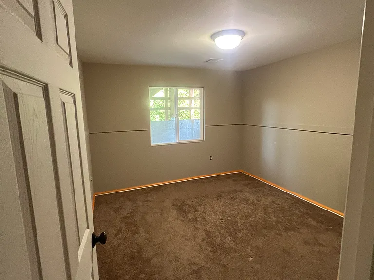 604 Harland Dr — Photo 20