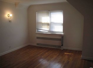 42-29 216th St, Bayside, NY 11361