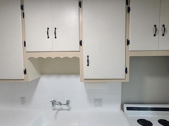 4th image of 3477 5th St