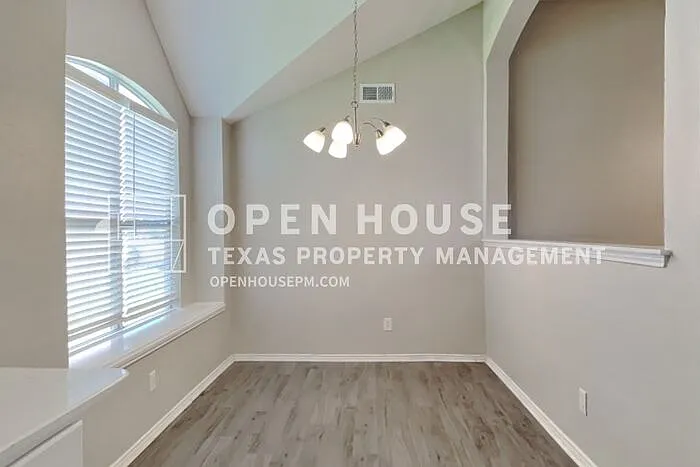 204 Quail Trail Ln — Photo 9
