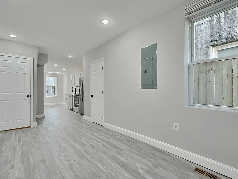 412 E Federal St — Photo 12