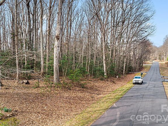 3rd image of Forest Oak Dr #63
