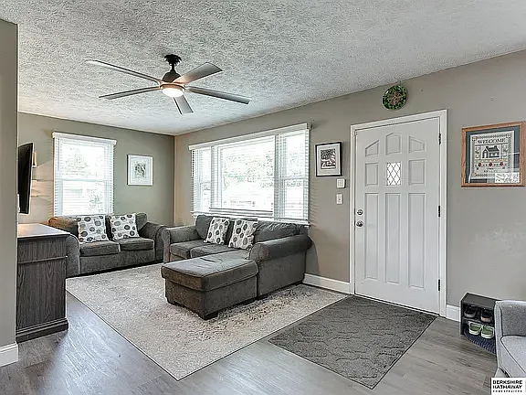 3 bed, 1842 sqft, $2,100 — Photo 3