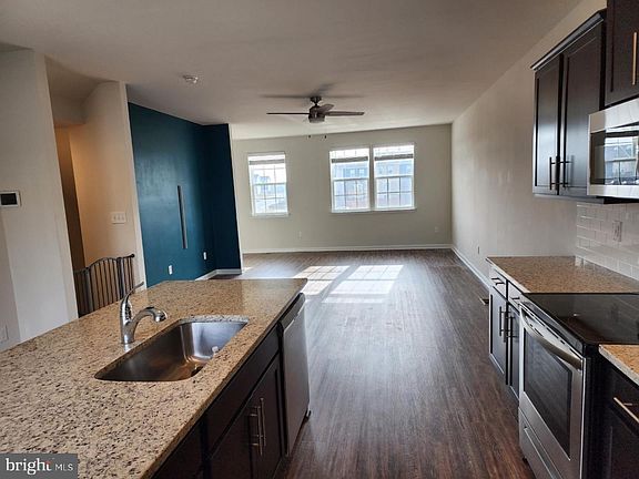 5th image of 205 Drexel Ct