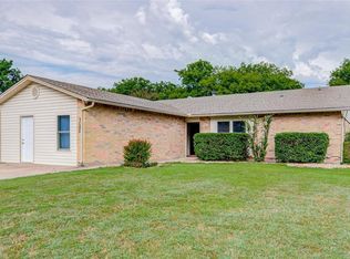 7025 Sunnybank Dr, Fort Worth, TX 76137