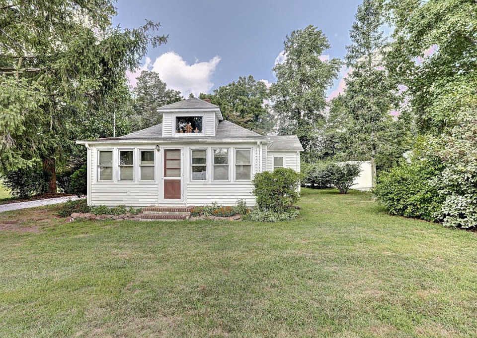 1st image of 844 W Briar Ave