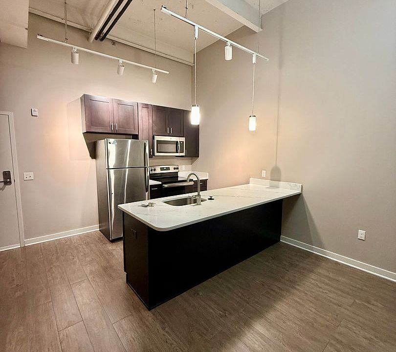 1st image of 124-128 W Union Blvd #110