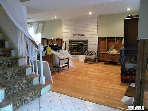 5th image of 49 West Ln