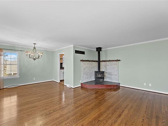 5th image of 11229 Norton Ave