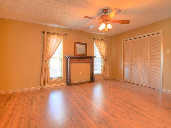 5th image of 12873 Elaine Dr