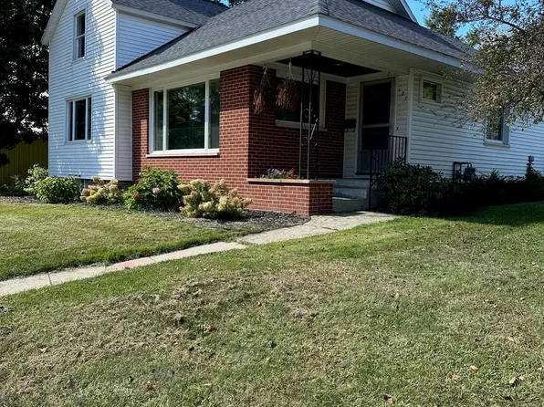 127 E Cherry St, Fremont, MI 49412