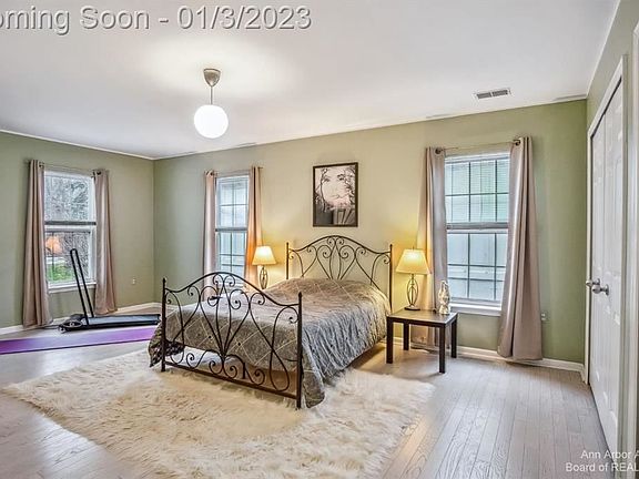 4th image of 2832 S Knightsbridge Cir